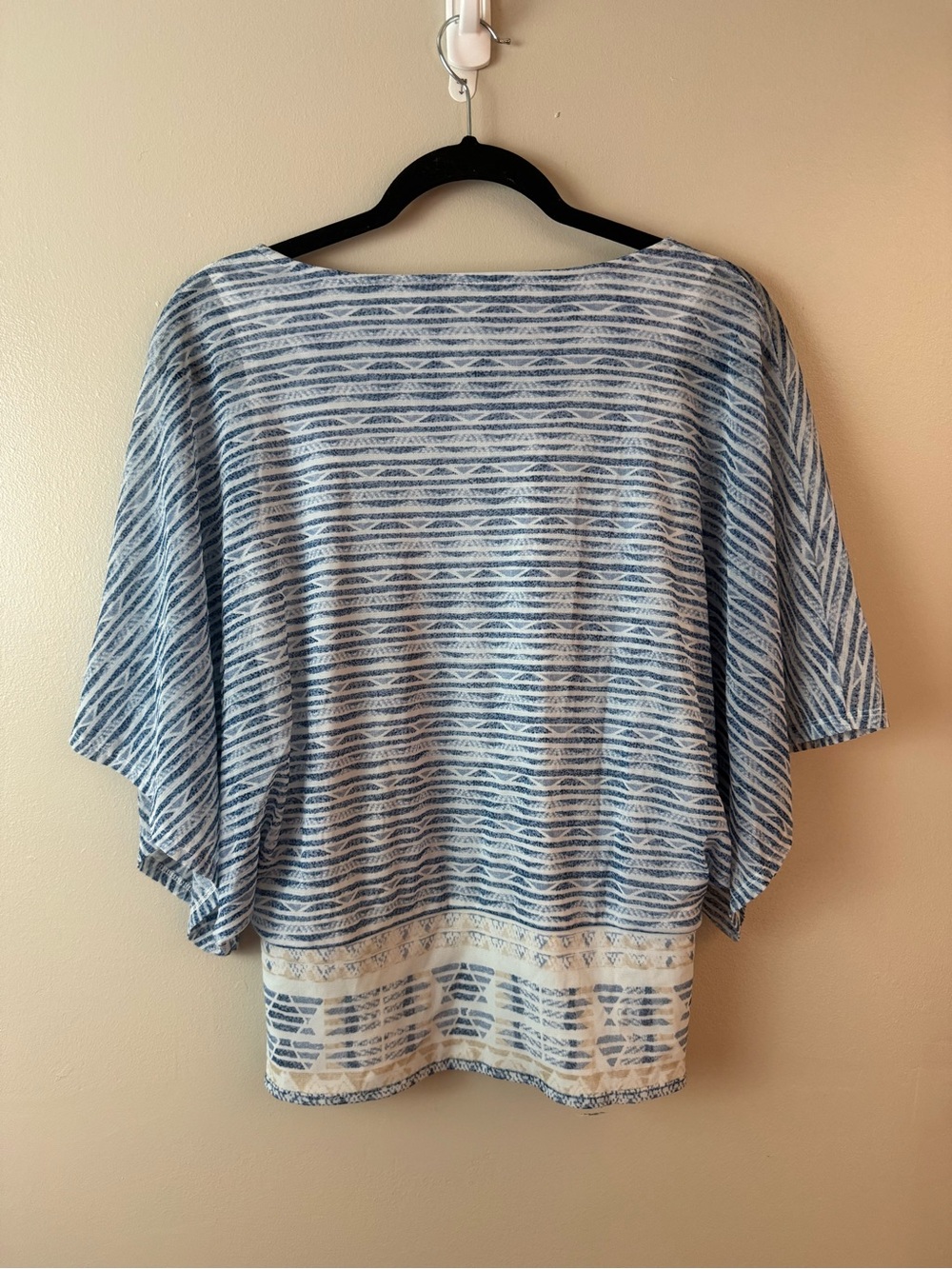 Chico's Blue & White Patterned Top With Dolmen Sleeves Size 0 - Picture 2 of 3